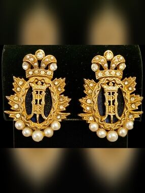 Vintage ART (Arthur Pepper) Royal Crest Clip on Earrings
